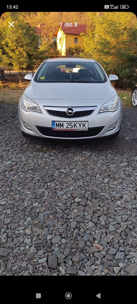 vând Opel Astra j 2011