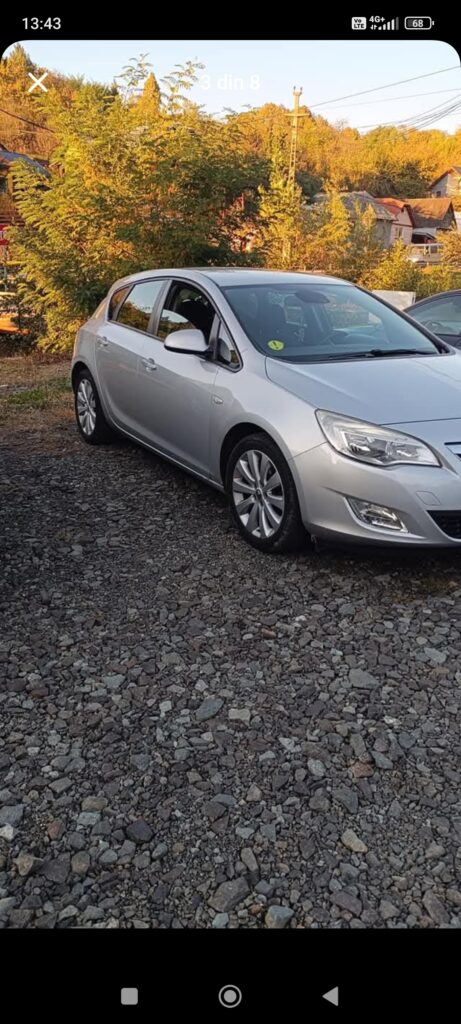 vând Opel Astra j 2011