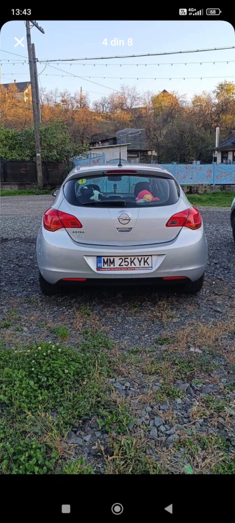 vând Opel Astra j 2011
