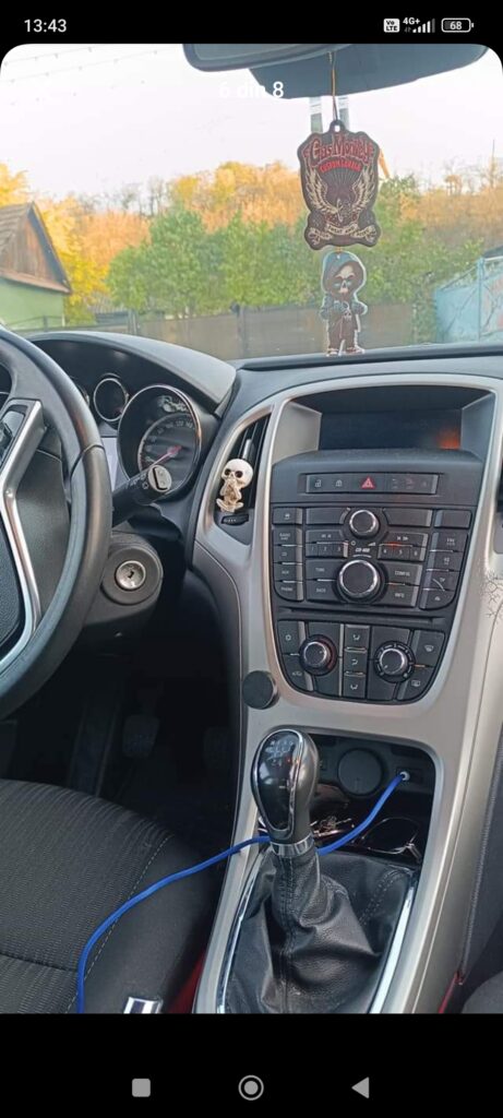 vând Opel Astra j 2011