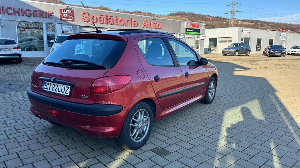 PEUGEOT 206