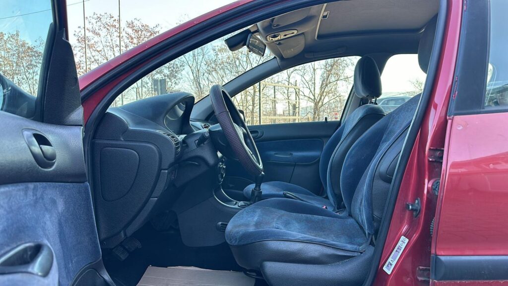 PEUGEOT 206