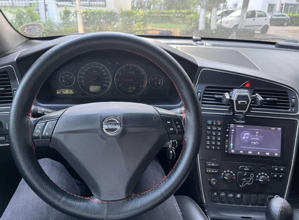 Vând Volvo s60 2.4 benzină 170 cai