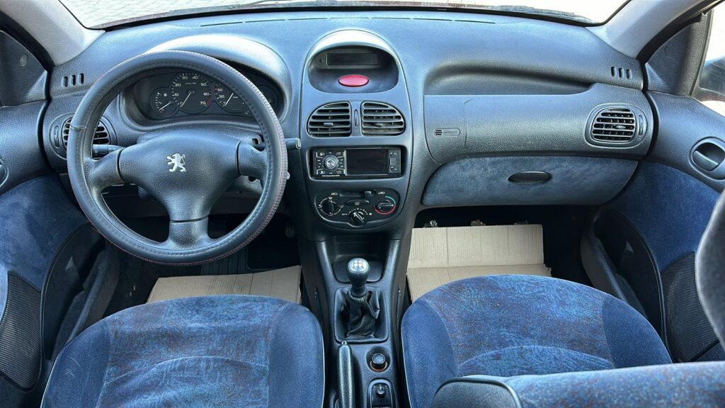 PEUGEOT 206