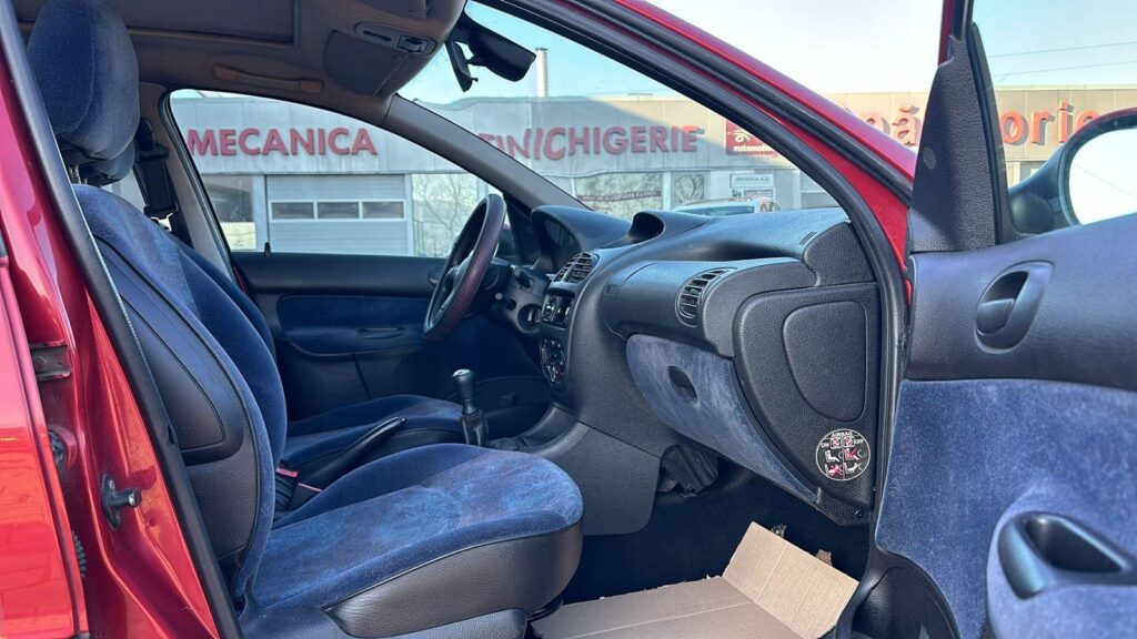 PEUGEOT 206