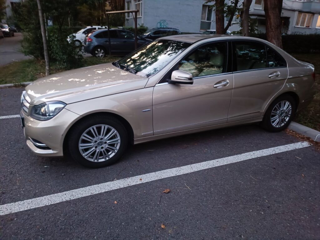Vând Mercedes C250