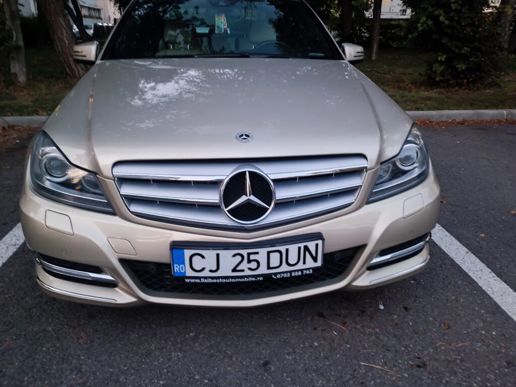 Vând Mercedes C250