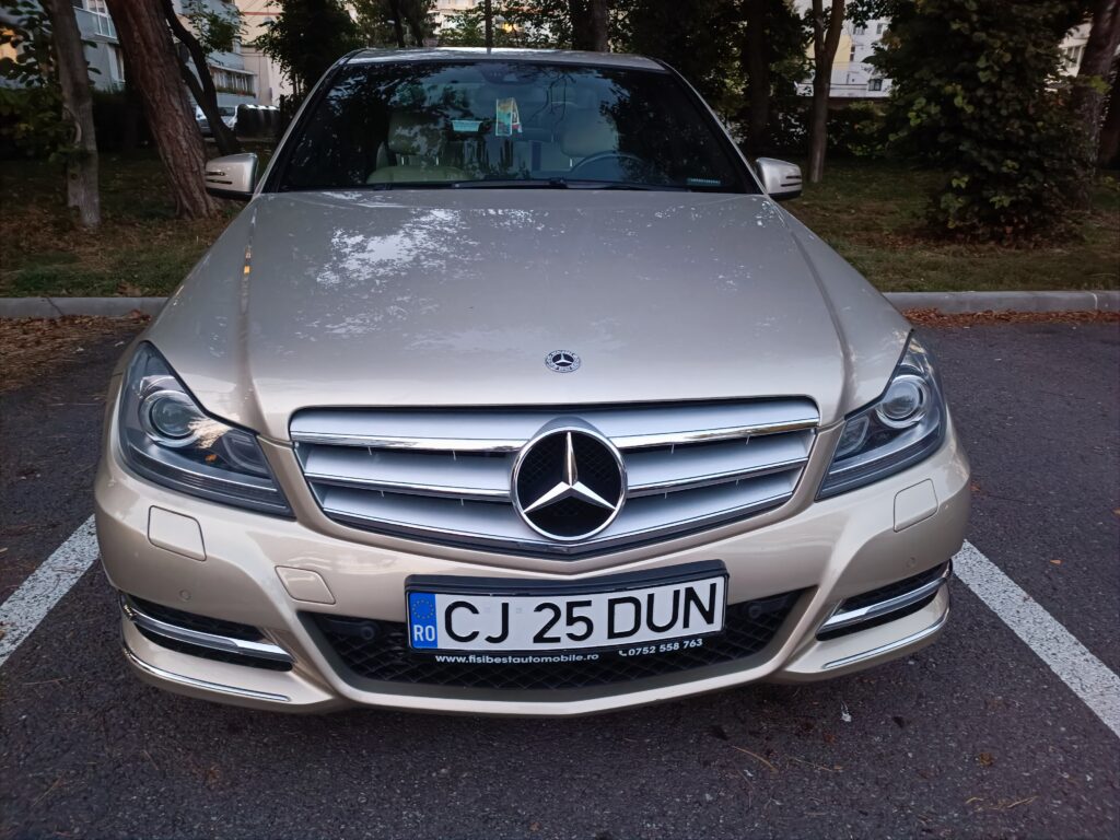 Vând Mercedes C250