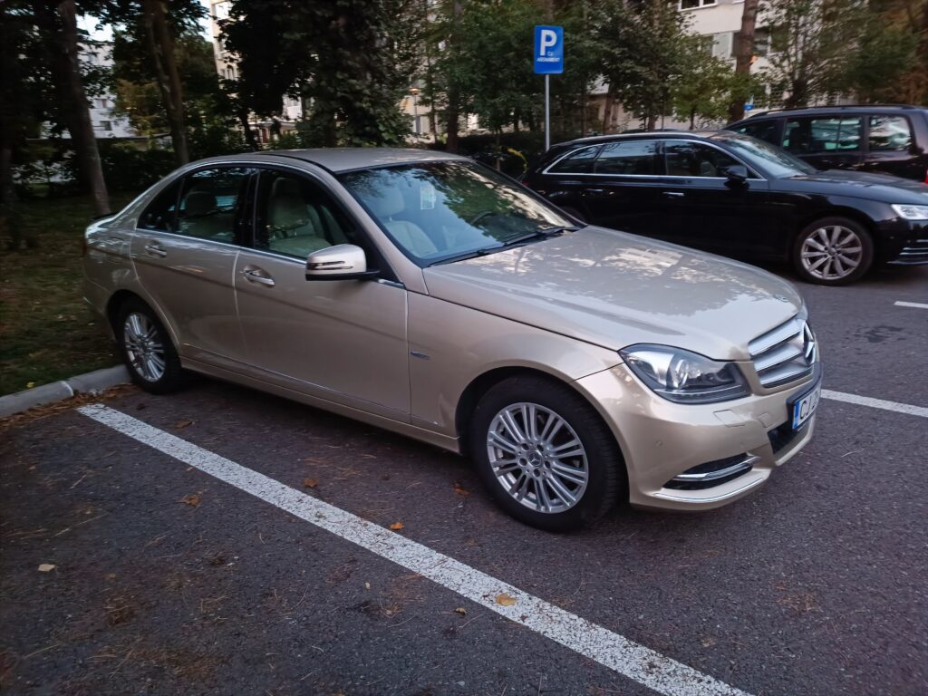 Vând Mercedes C250
