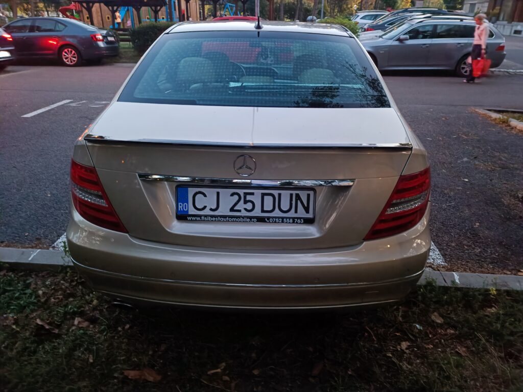 Vând Mercedes C250