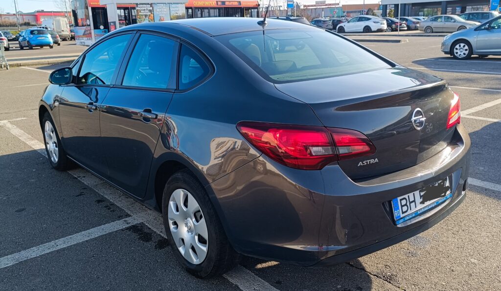 Opel Astra J Sedan 1,4 ecotec