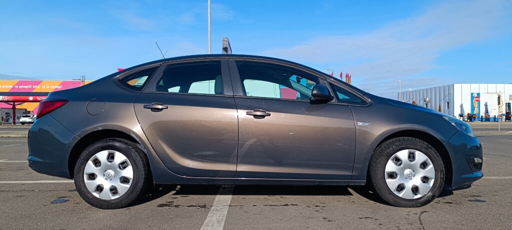 Opel Astra J Sedan 1,4 ecotec