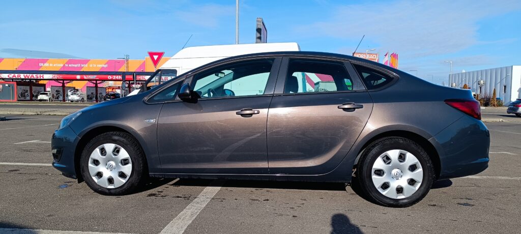 Opel Astra J Sedan 1,4 ecotec