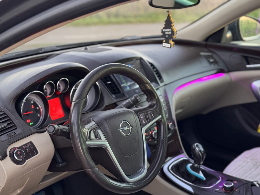 Opel Insignia 2011 2.0