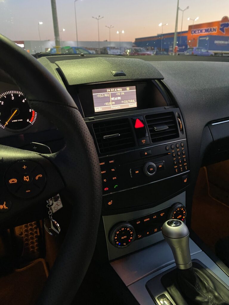 Vând sau schimb Mercedes C220 an2008