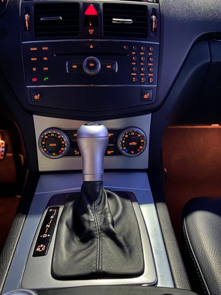 Vând sau schimb Mercedes C220 an2008