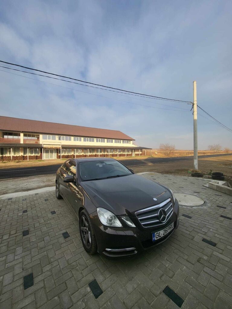 Vând Mercedes Clasa E