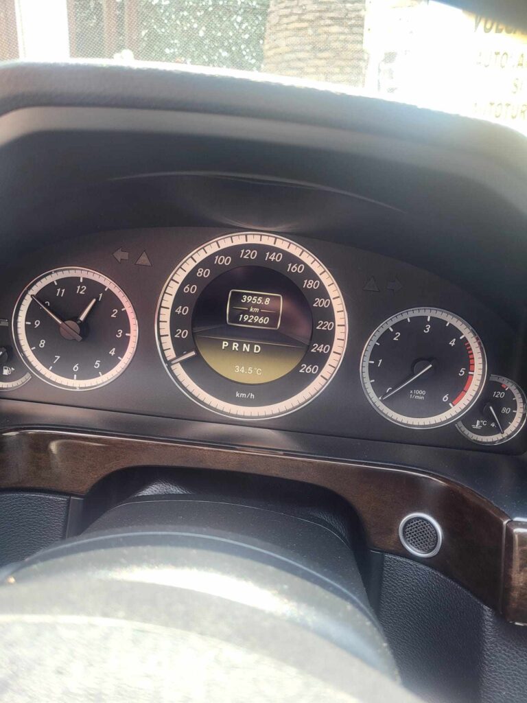 Vând Mercedes Clasa E