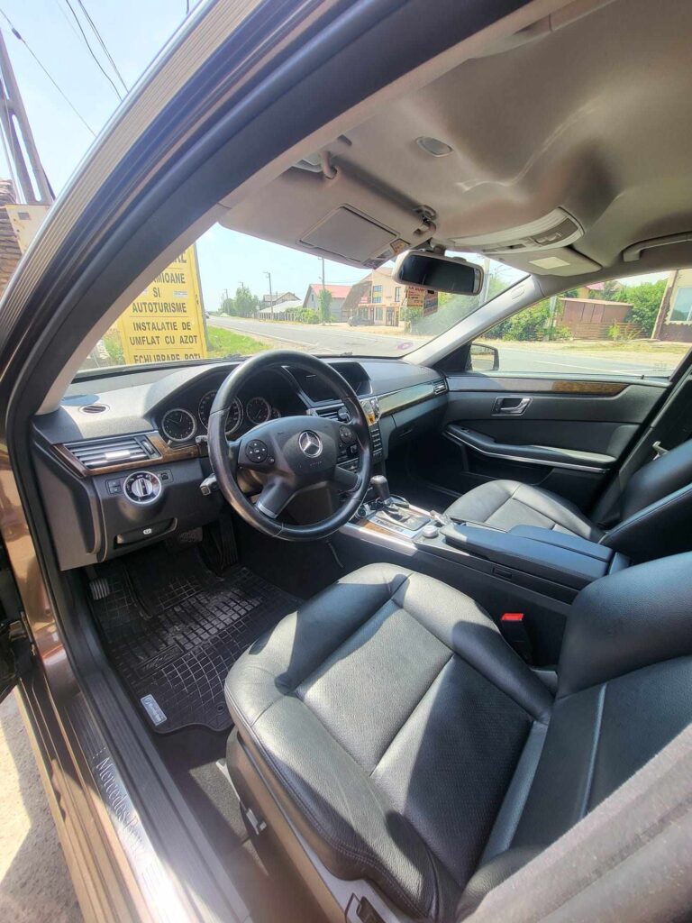 Vând Mercedes Clasa E