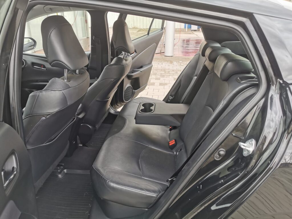 Vand toyota prius din anul 2019 motor de 1.8 litri benzina hibrid 122 cai