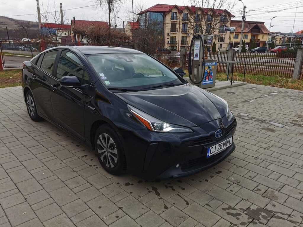 Vand toyota prius din anul 2019 motor de 1.8 litri benzina hibrid 122 cai