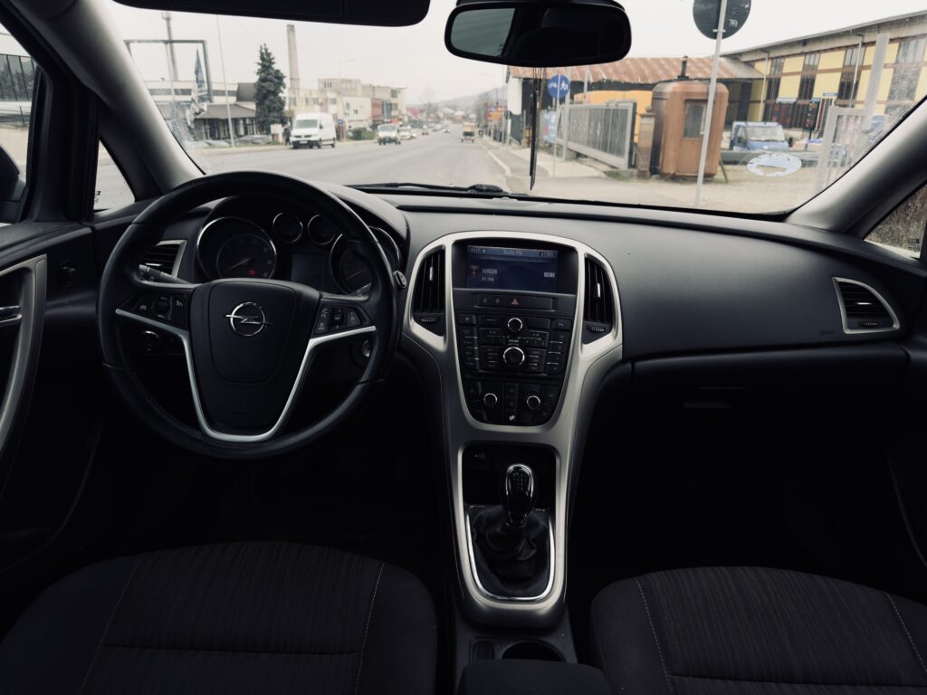 Opel Astra J 1.3 cdti Hatchback