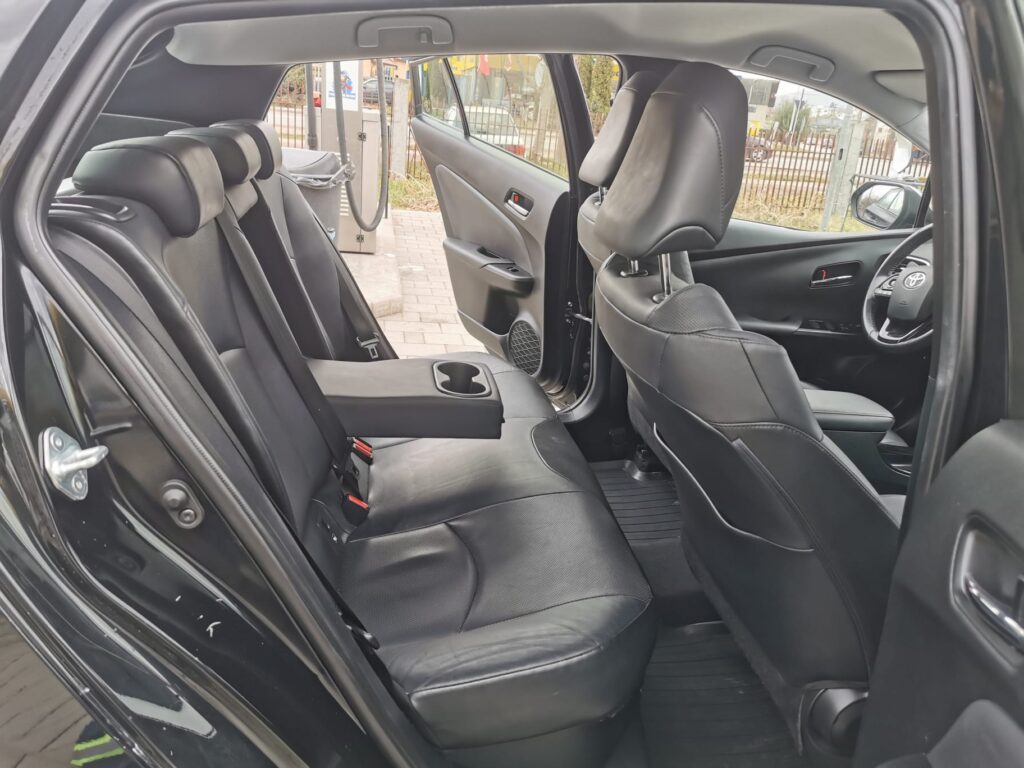 Vand toyota prius din anul 2019 motor de 1.8 litri benzina hibrid 122 cai