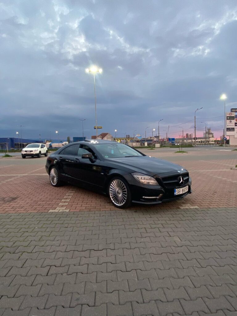 Vând Mercedes CLS