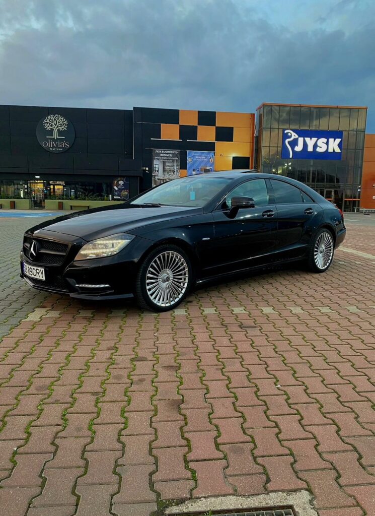 Vând Mercedes CLS