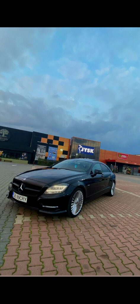Vând Mercedes CLS