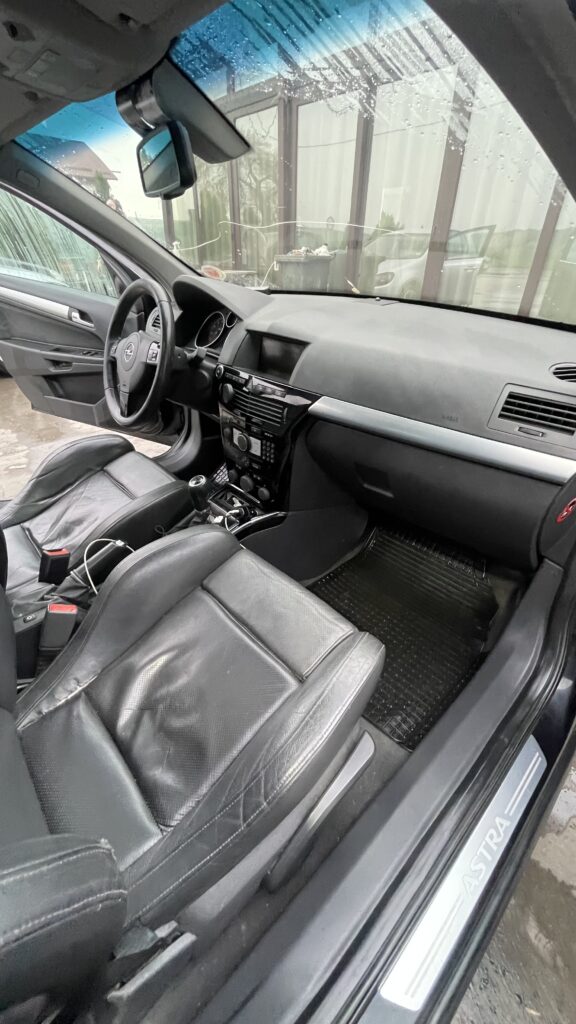 Vand Opel astra H usor avariat