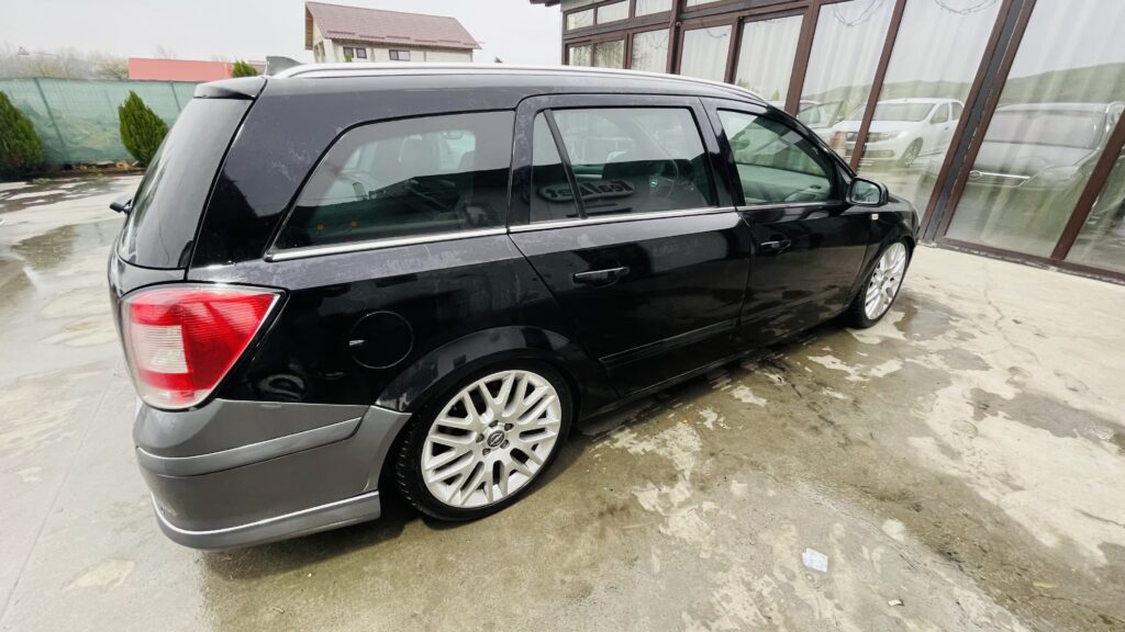Vand Opel astra H usor avariat