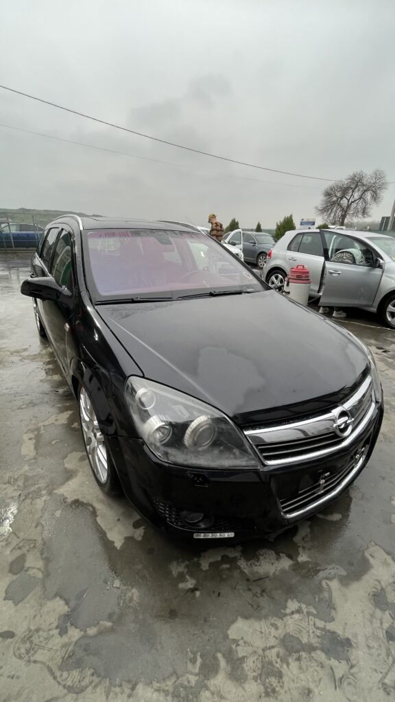 Vand Opel astra H usor avariat