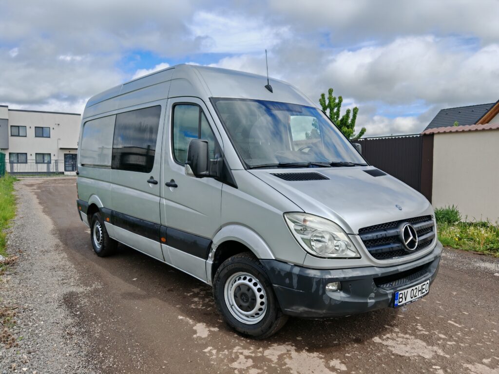 Vând Mercedes Benz sprinter