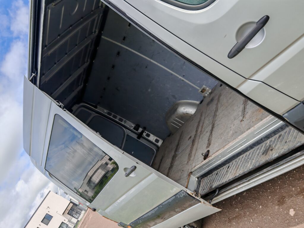 Vând Mercedes Benz sprinter
