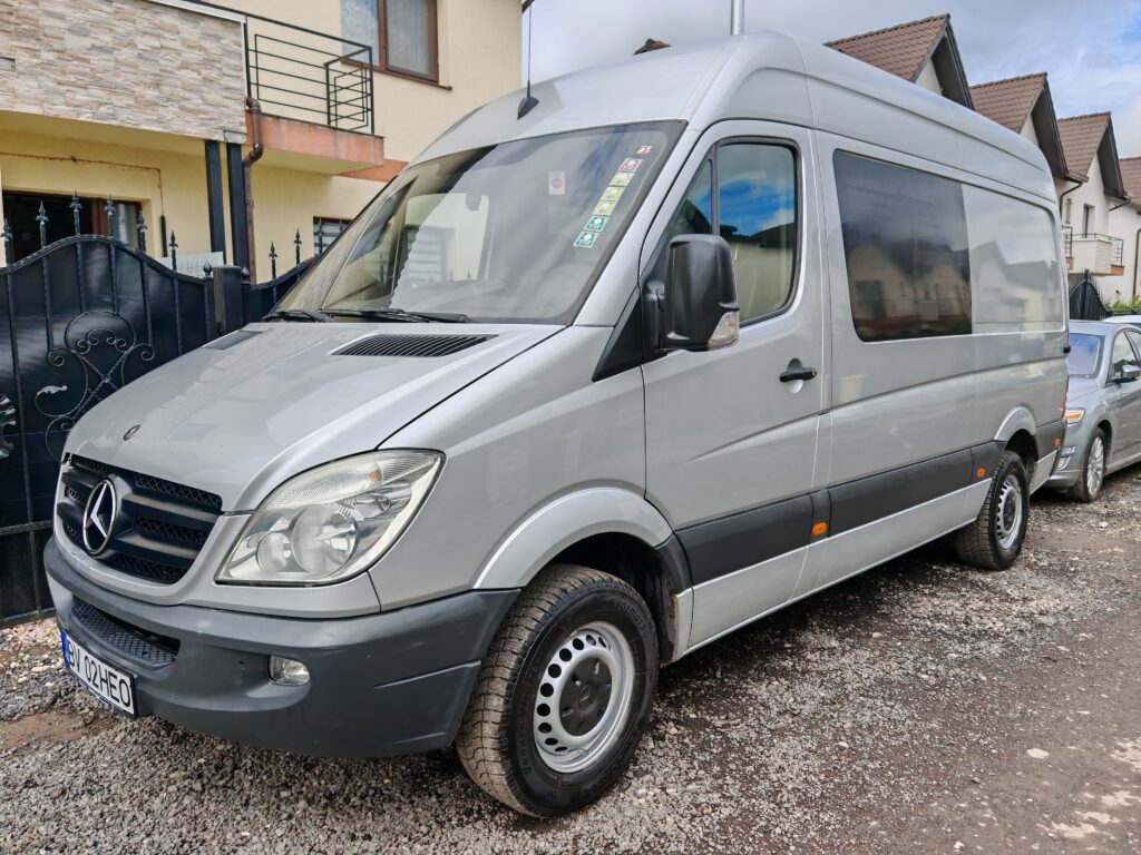 Vând Mercedes Benz sprinter