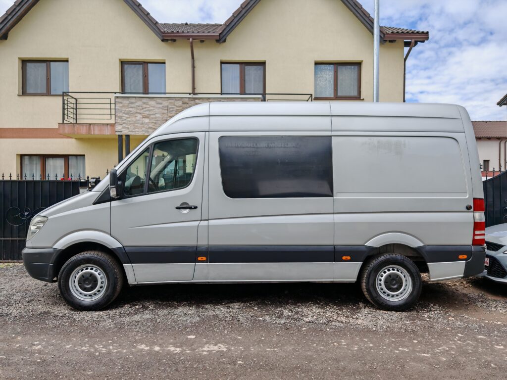 Vând Mercedes Benz sprinter