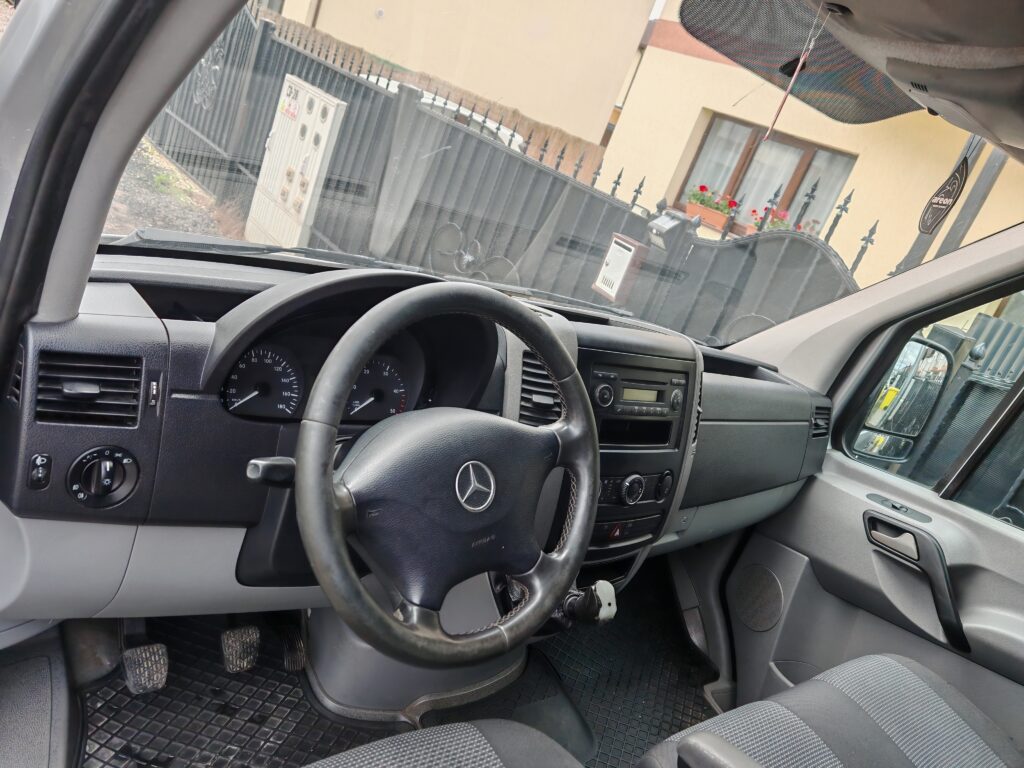 Vând Mercedes Benz sprinter