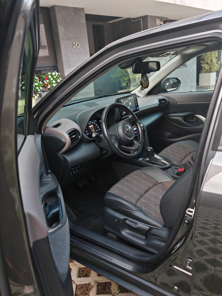 Vand urgent Toyota Yariss Cross. Pret negociabil