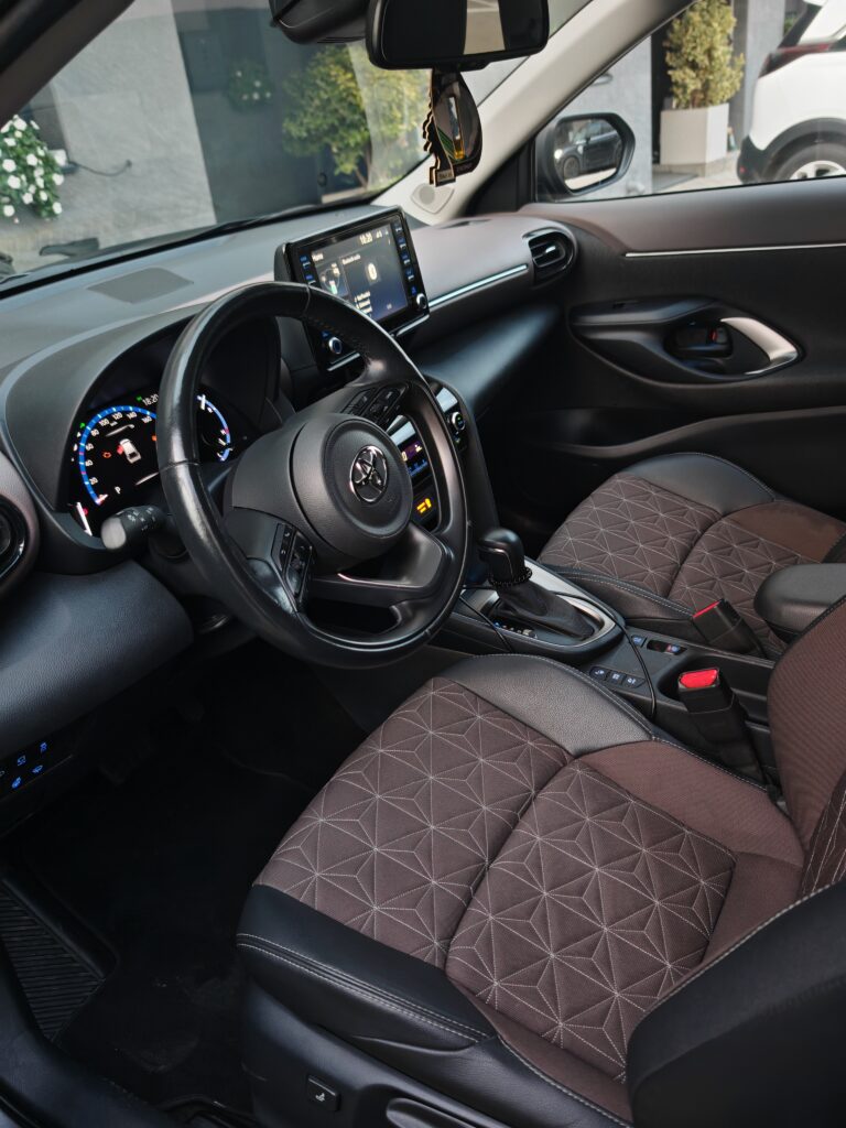Vand urgent Toyota Yariss Cross. Pret negociabil