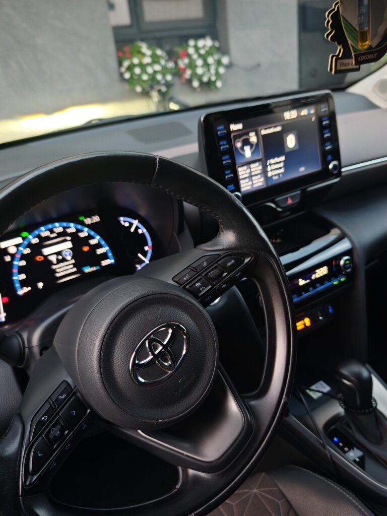 Vand urgent Toyota Yariss Cross. Pret negociabil