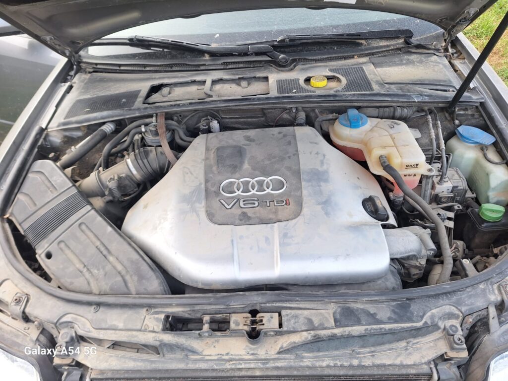 Vand audi A4 pentru dezmembrări