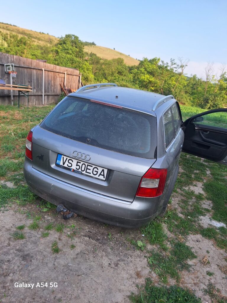 Vand audi A4 pentru dezmembrări