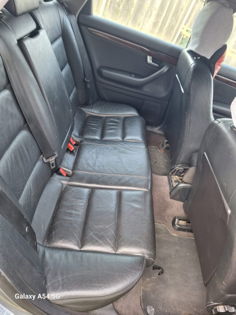 Vand audi A4 pentru dezmembrări