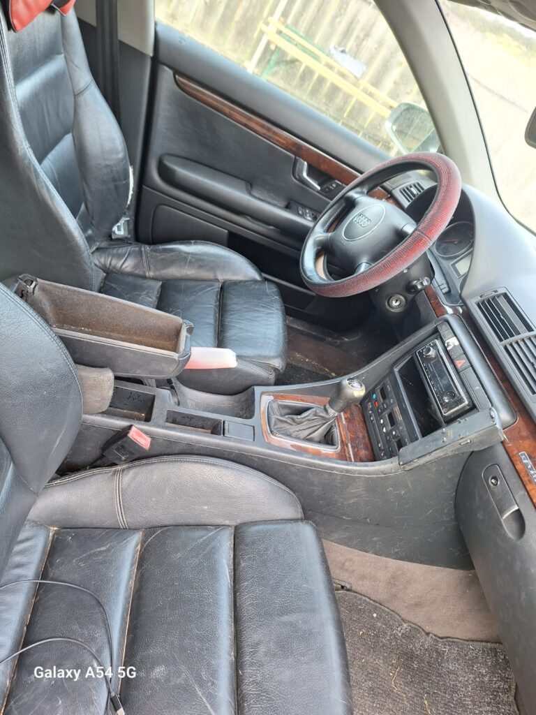 Vand audi A4 pentru dezmembrări