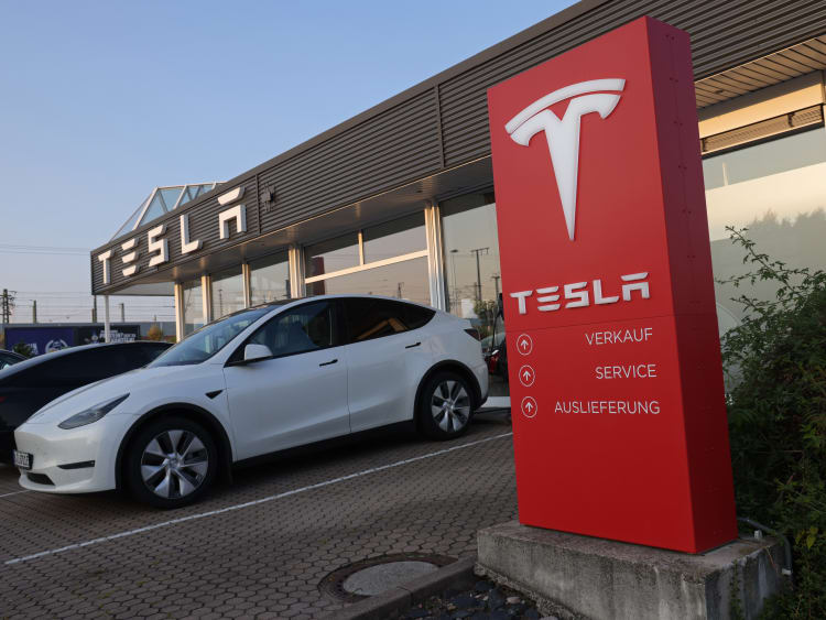 Tesla pierde teren în Europa. Cine îi ia locul?